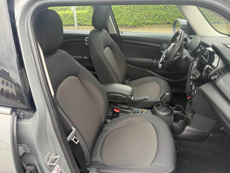 MINI Cooper 5 DEURS/AUT/SPORT/NAVI/PANO DAK/PDC*VERKOCHT* Geert De Bock