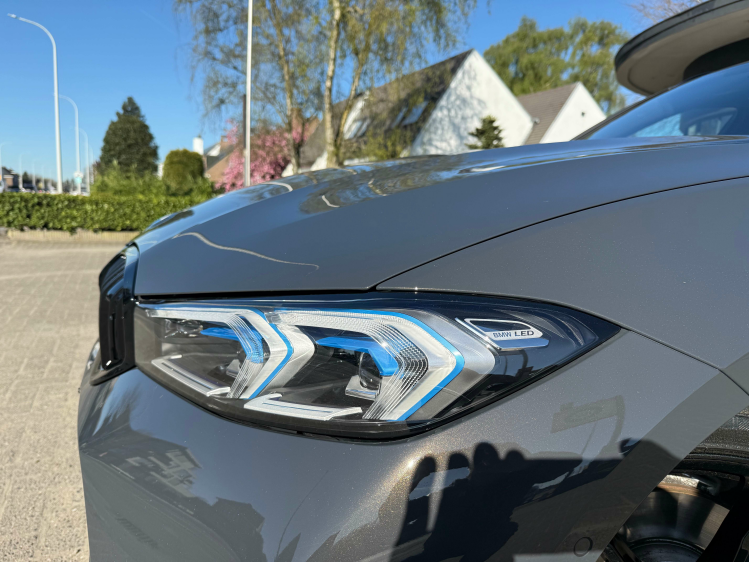 BMW 320 iASTOURING/MSPORT/HEADUP/PANO/19