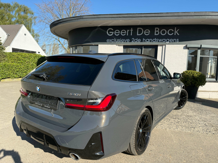 BMW 320 iASTOURING/MSPORT/HEADUP/PANO/19