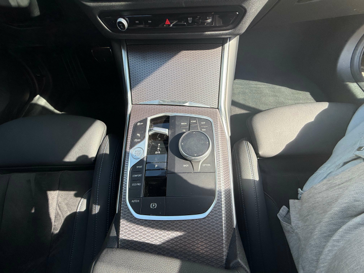 BMW 320 iAS TOURING/M SPORT/PANO/Head UP/19