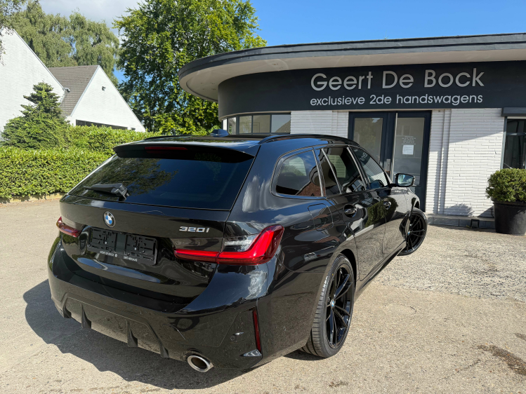 BMW 320 iAS TOURING/M SPORT/PANO/Head UP/19