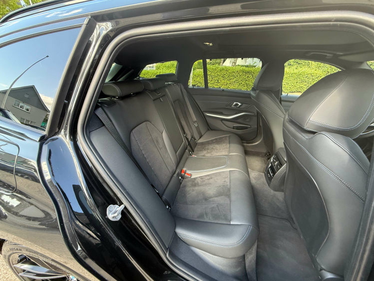 BMW 320 iAS TOURING/M SPORT/PANO/Head UP/19