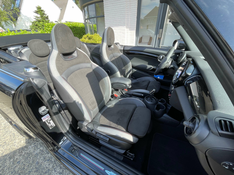 MINI Cooper Cabrio Cabriolet JCW KIT/BLACKL/APPLE CARPLAY**VERKOCHT** Geert De Bock