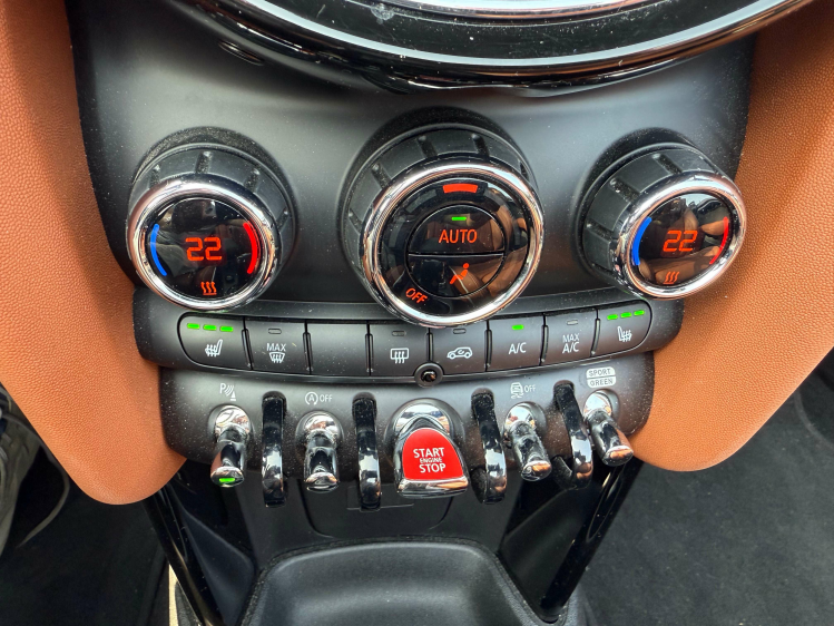 MINI Cooper S Cabrio Cabrio2.0AUT/LEDER/CAMERA/NAVI/18