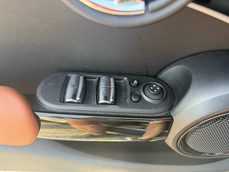 MINI Cooper S Cabrio Cabrio2.0AUT/LEDER/CAMERA/NAVI/18