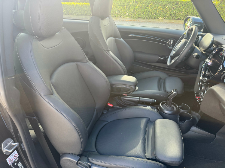 MINI Cooper Aut. SPORT/HEAD UP/PANO/18