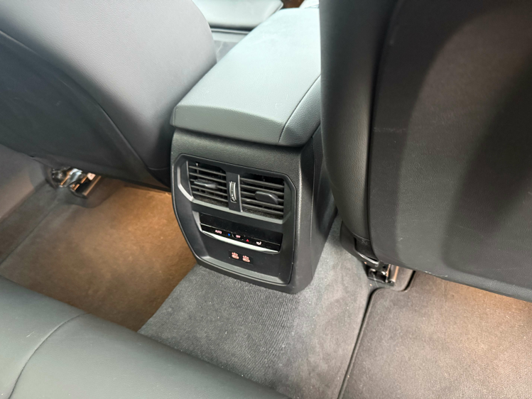 BMW 320 i Touring Aut.M SPORT/PANO/NAVI/HEADUP Geert De Bock