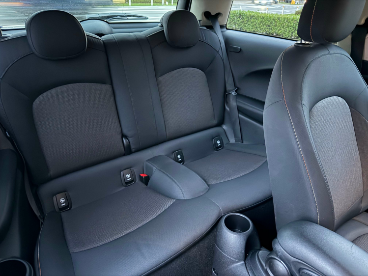 MINI One SPORT AUT./NAVI/CAMERA/ZETELVERW/PDC/ALU Geert De Bock