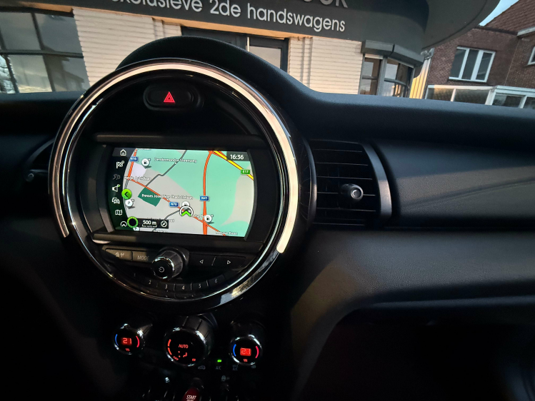 MINI One SPORT AUT./NAVI/CAMERA/ZETELVERW/PDC/ALU Geert De Bock