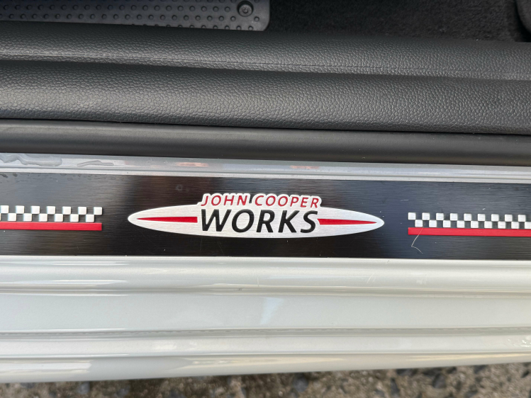 MINI Cooper S Cabrio Mini Cabriolet 2.0AS Cooper S/NAVI/JCW KIT/18\