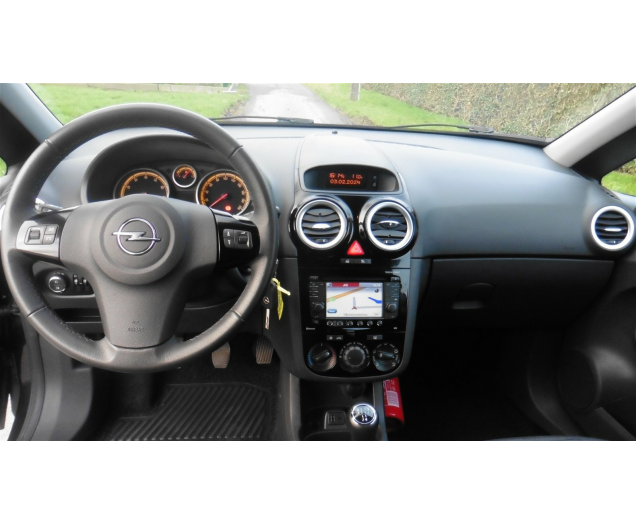 Opel CORSA 48000 km ,uitzonderlijke staat!!!AIRCO+GPS Autobedrijf Vynckier