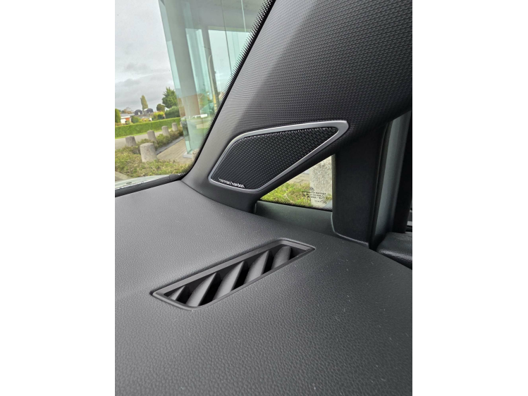 Volkswagen Golf 1.5 eTSI R-Line/Pano/HUD/Harman-Kardon/Camera DVX Cars