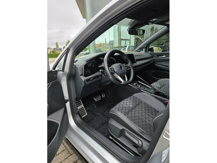 Volkswagen Golf 1.5 eTSI R-Line/Pano/HUD/Harman-Kardon/Camera DVX Cars