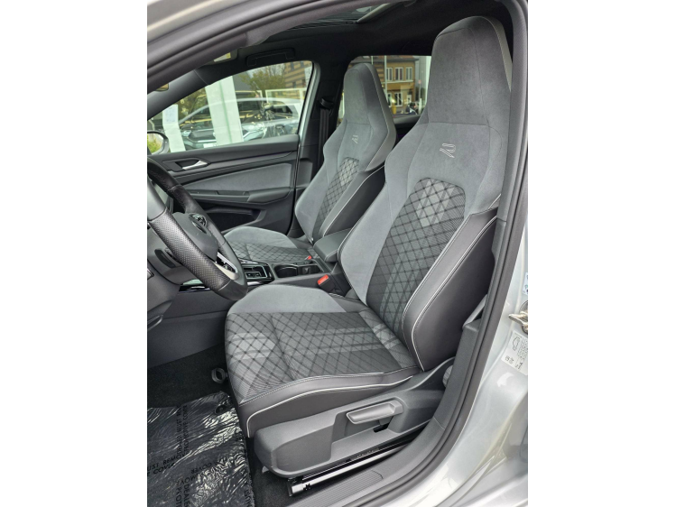 Volkswagen Golf 1.5 eTSI R-Line/Pano/HUD/Harman-Kardon/Camera DVX Cars