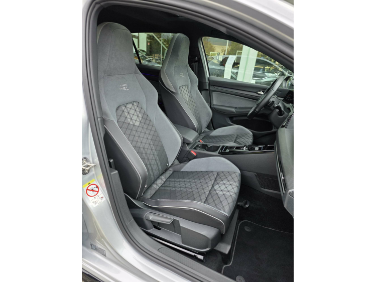 Volkswagen Golf 1.5 eTSI R-Line/Pano/HUD/Harman-Kardon/Camera DVX Cars