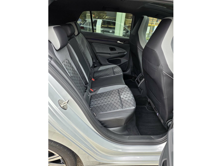 Volkswagen Golf 1.5 eTSI R-Line/Pano/HUD/Harman-Kardon/Camera DVX Cars