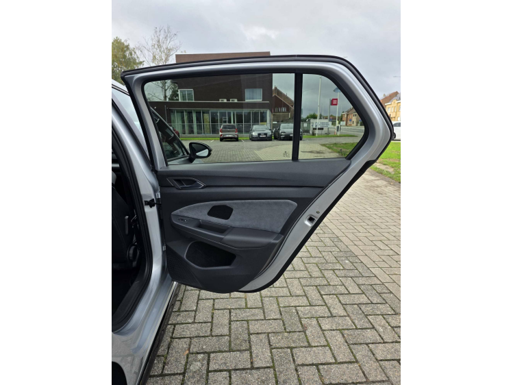 Volkswagen Golf 1.5 eTSI R-Line/Pano/HUD/Harman-Kardon/Camera DVX Cars