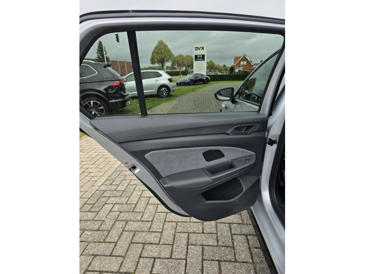 Volkswagen Golf 1.5 eTSI R-Line/Pano/HUD/Harman-Kardon/Camera DVX Cars