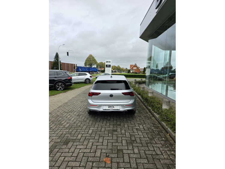 Volkswagen Golf 1.5 eTSI R-Line/Pano/HUD/Harman-Kardon/Camera DVX Cars