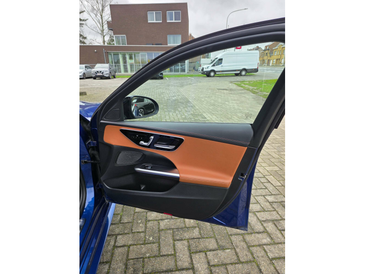 Mercedes-Benz C 300 C 300e AMG Line/HUD/Pano/360/Keyless DVX Cars