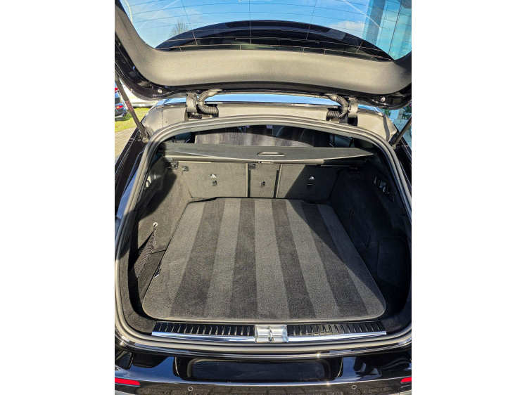 Mercedes-Benz E 200 Hybrid AMG Adv/Burmester/Camera/Keyless/20m Gar DVX Cars